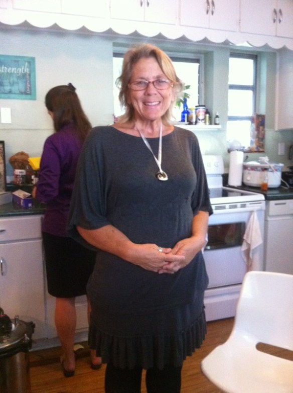 It's been a grey kinda week! Grey dress, grey hose, grey shoes... at least the sun is shining!